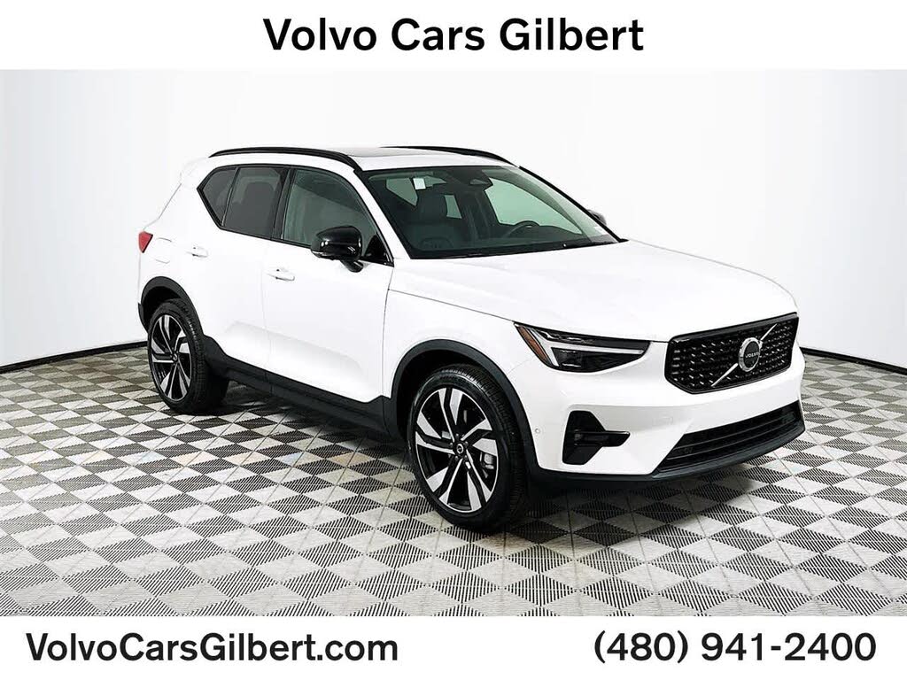 2025 Volvo XC40 B5 Ultra Dark Theme AWD