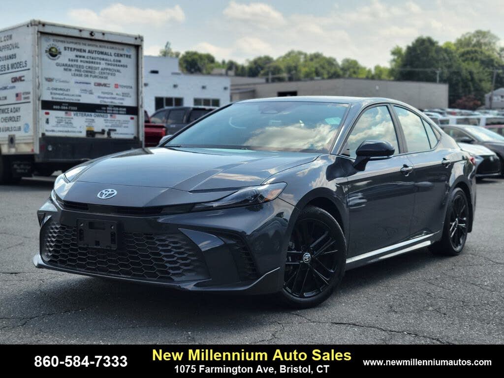 2025 Toyota Camry SE FWD