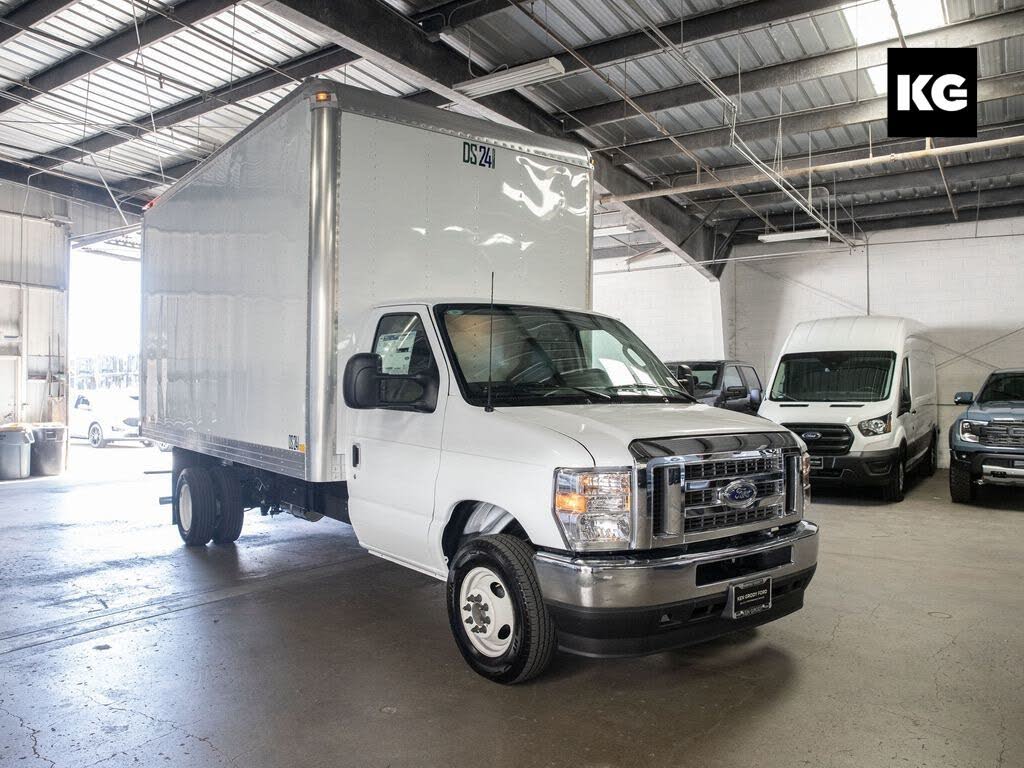 2025 Ford E-Series Chassis E-450 SD Stripped 158 DRW RWD