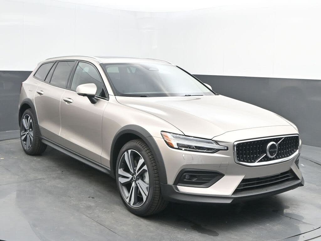 2026 Volvo V60 Cross Country B5 Plus AWD