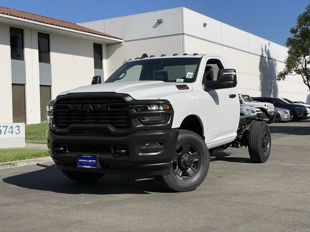 2025 RAM 3500 Chassis Tradesman Regular Cab RWD