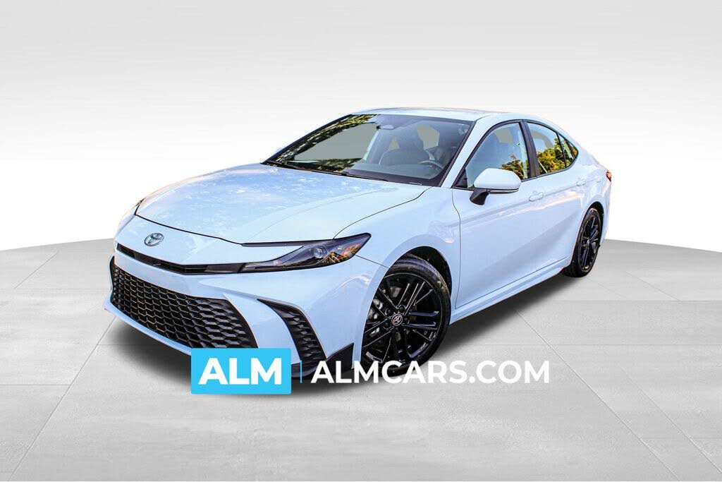 2025 Toyota Camry SE FWD