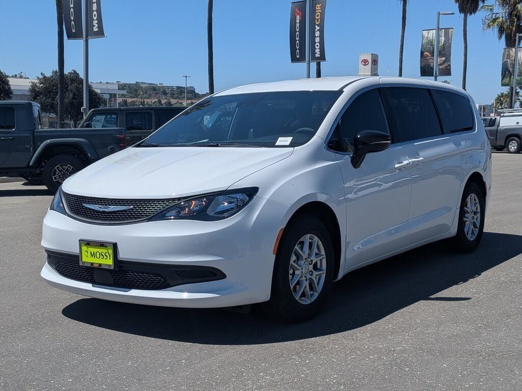 2026 Chrysler Voyager LX FWD