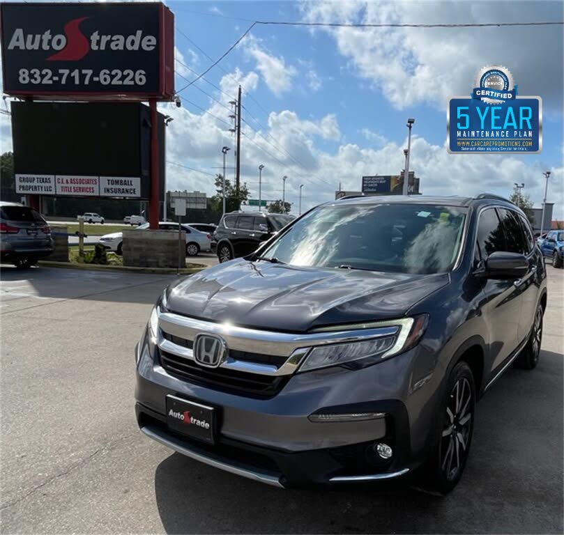 2019 Honda Pilot Touring FWD with Rear Captain's Chairs