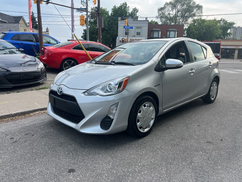 Toyota Prius c Technology 2015