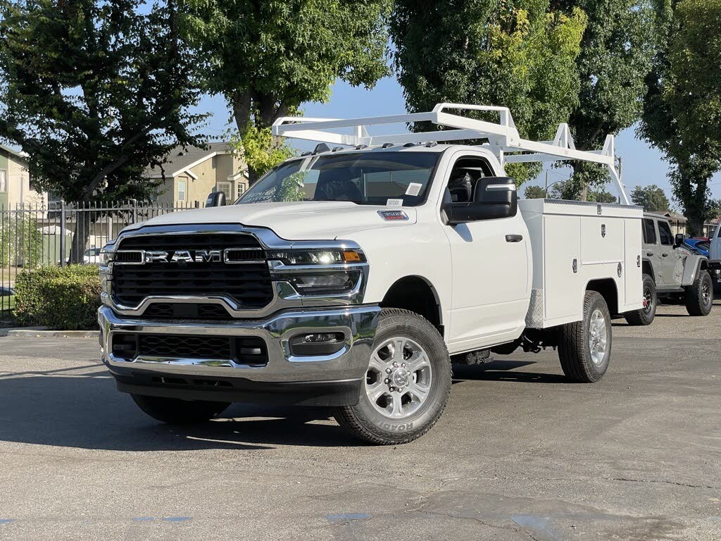 2025 RAM 3500 Chassis Tradesman Regular Cab RWD
