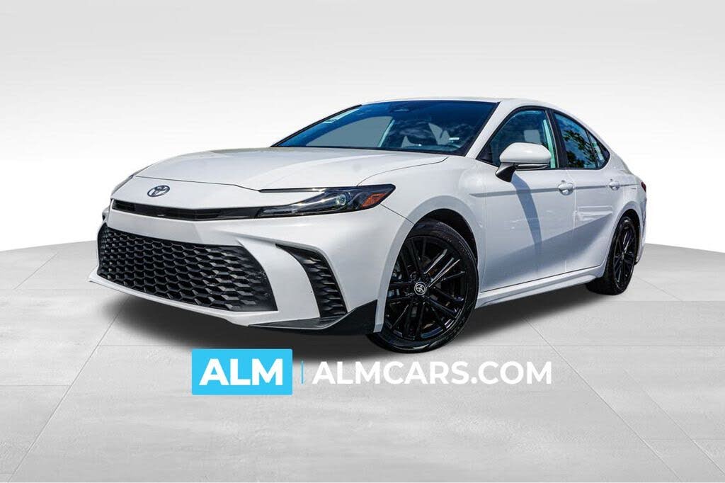 2025 Toyota Camry SE FWD