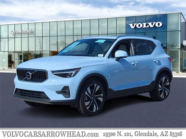 2025 Volvo XC40 B5 Ultra Bright Theme AWD