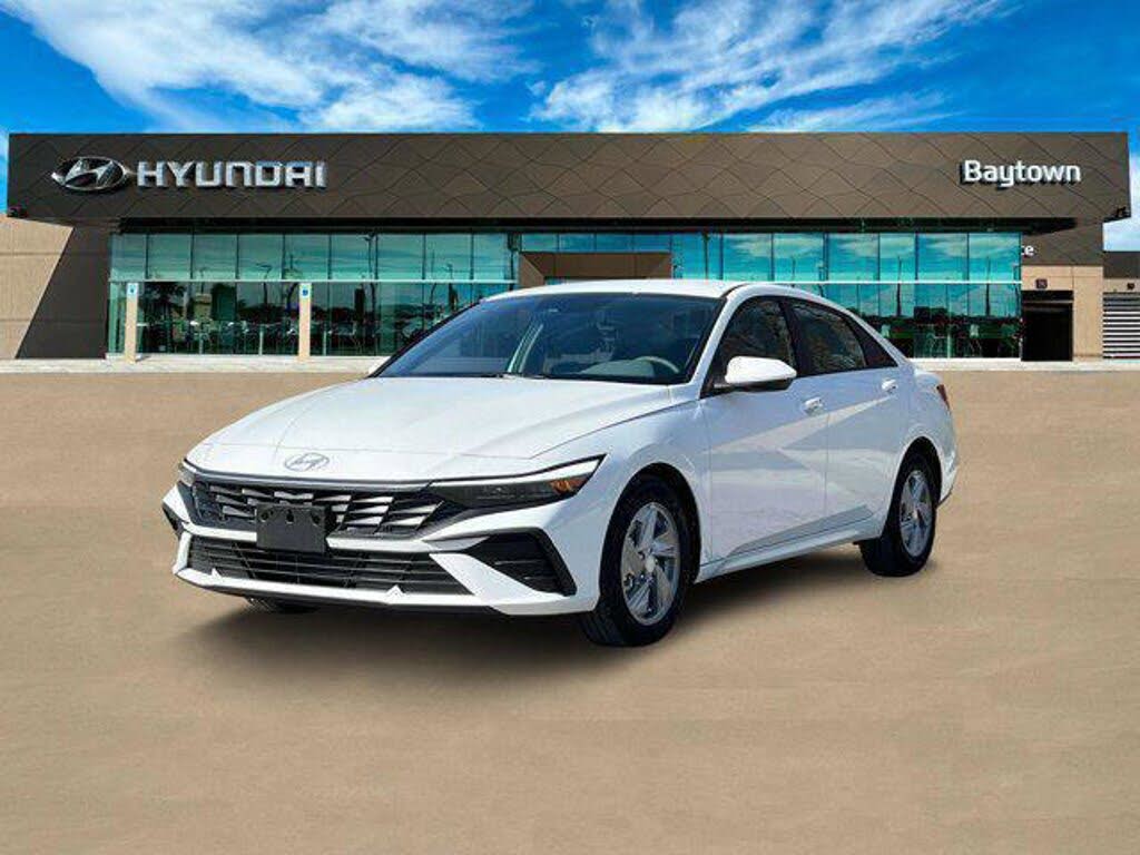 2025 Hyundai Elantra SE FWD
