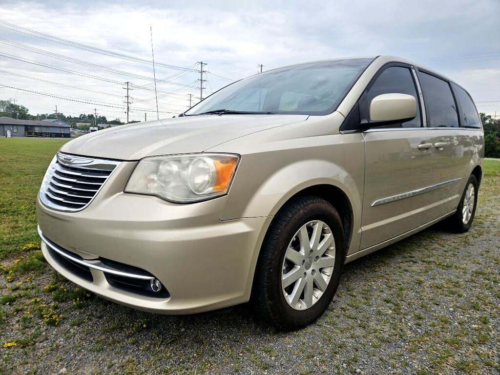 2014 Chrysler Town & Country Touring FWD