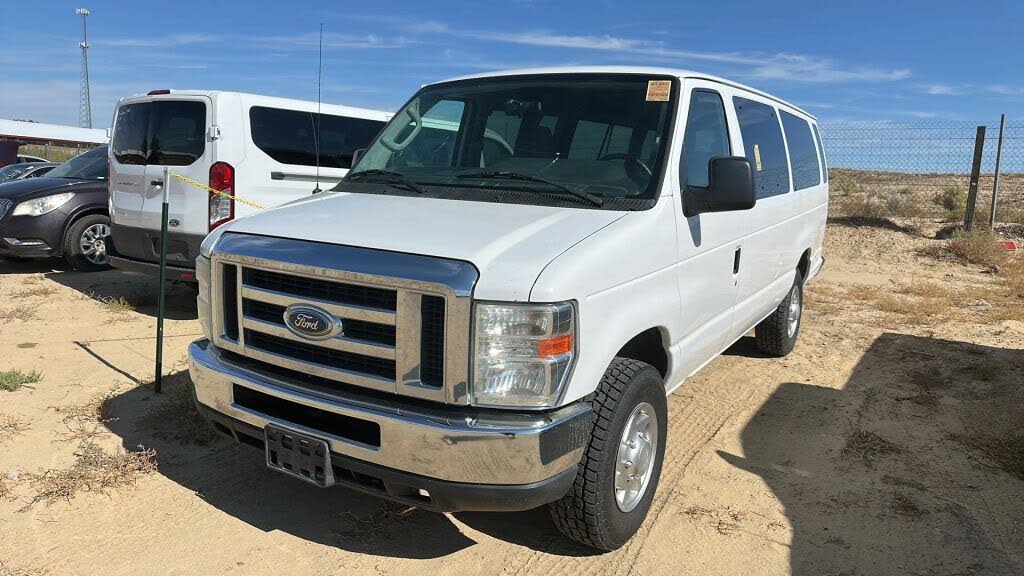 2013 Ford E-Series E-350 XLT Super Duty Extended Passenger Van