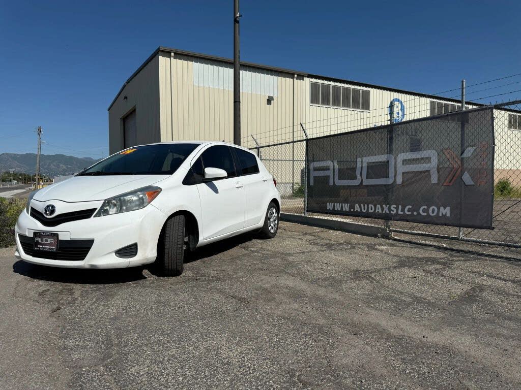 2014 Toyota Yaris L 2dr Hatchback