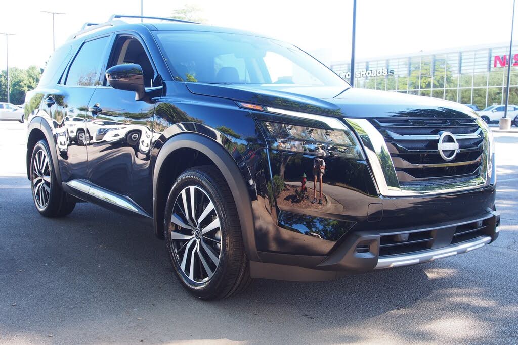 2025 Nissan Pathfinder Platinum FWD