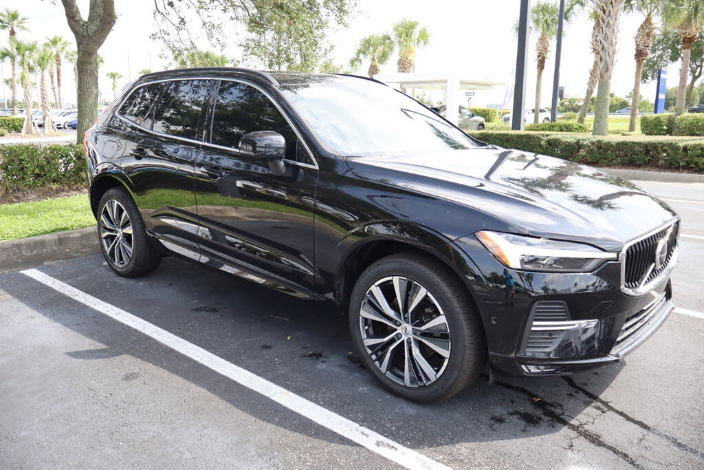 2022 Volvo XC60 B5 Momentum FWD