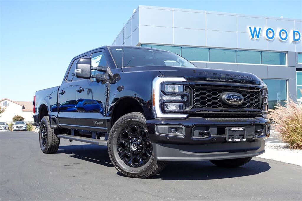 2025 Ford F-250 Super Duty Lariat Crew Cab 4WD