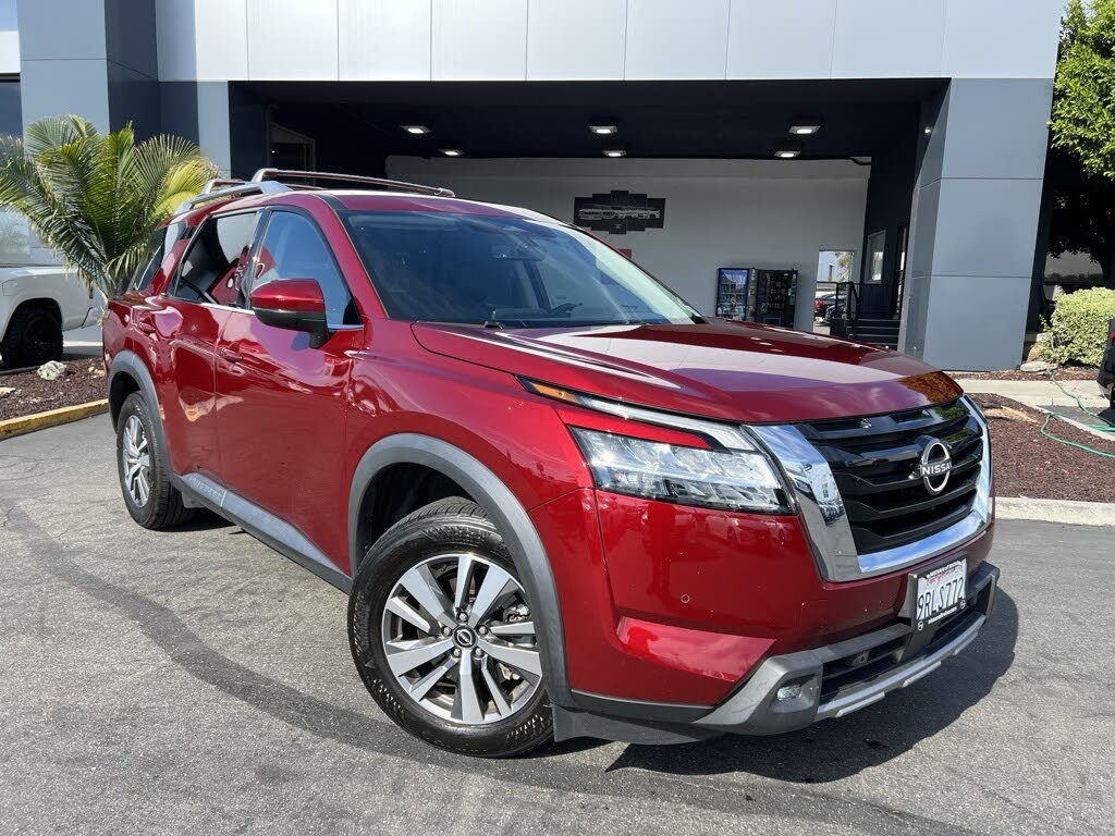 2023 Nissan Pathfinder SL FWD