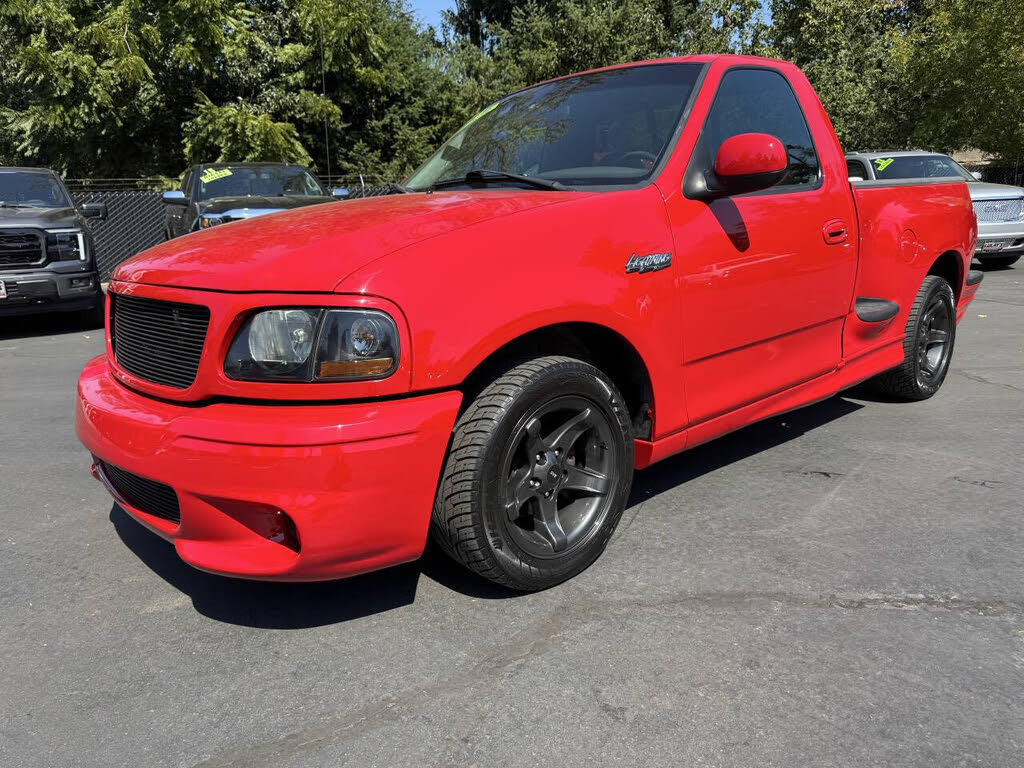 2000 Ford F-150 SVT Lightning 2 Dr Supercharged Standard Cab Stepside SB