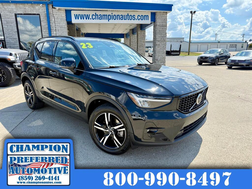 2023 Volvo XC40 B5 Plus Dark Theme AWD