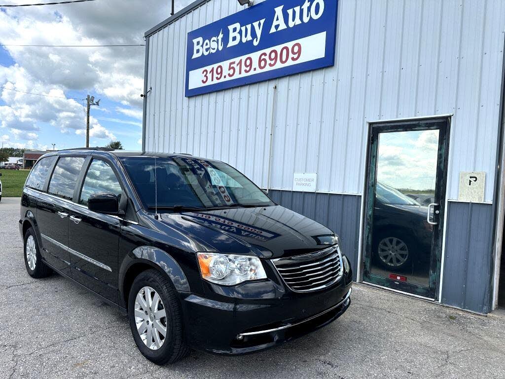 2016 Chrysler Town & Country Touring FWD