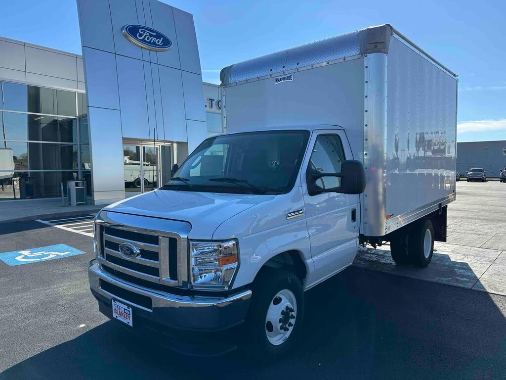 2025 Ford E-Series Chassis E-350 SD Cutaway SB RWD