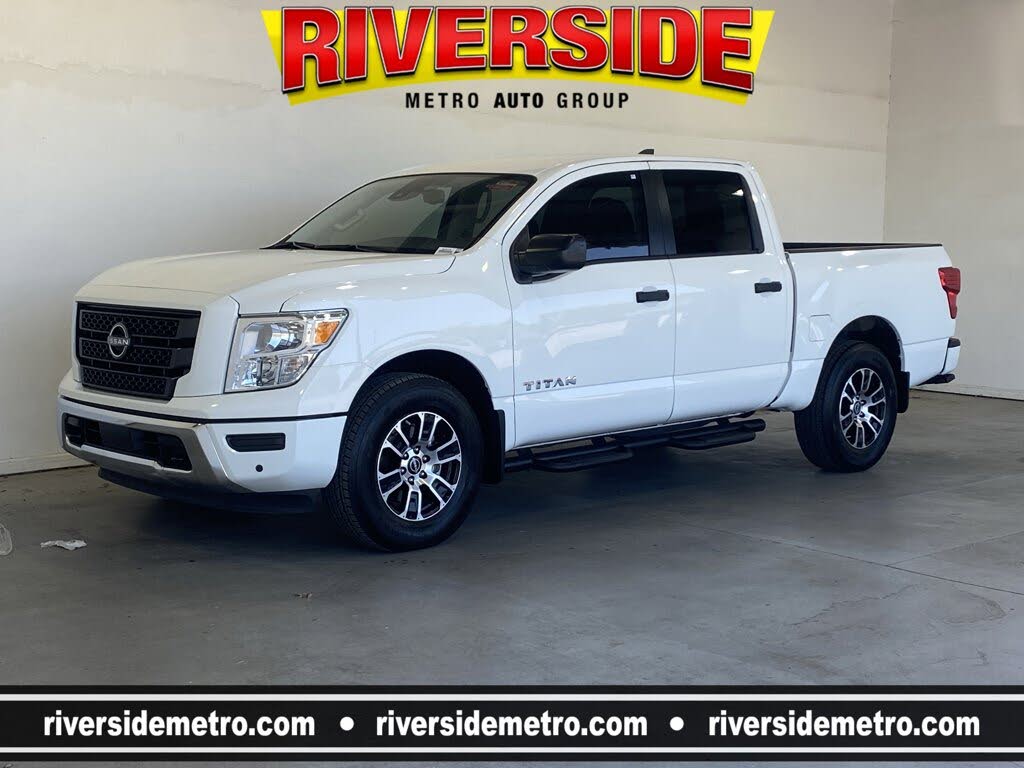 2024 Nissan Titan SV Crew Cab 4WD