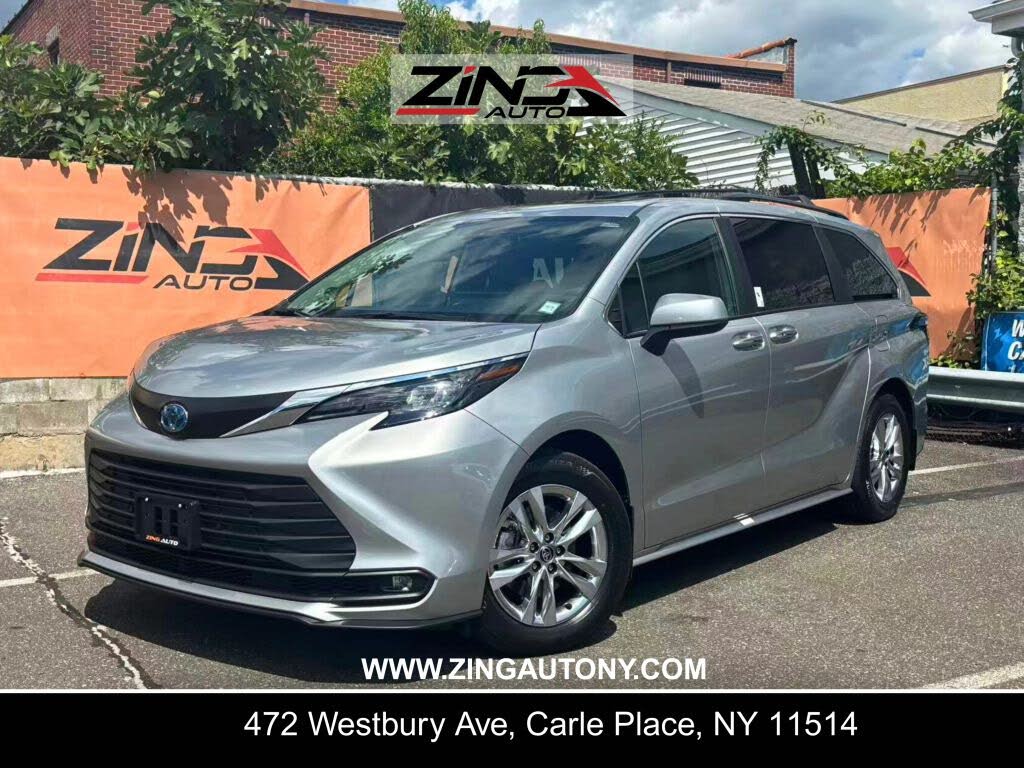 2025 Toyota Sienna XLE 7-Passenger AWD