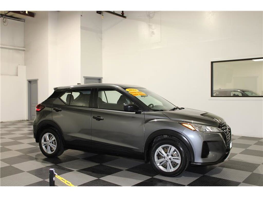 2022 Nissan Kicks S FWD