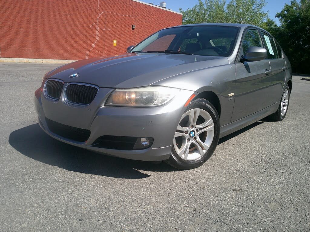 BMW 3 Series 328i xDrive Sedan AWD 2011