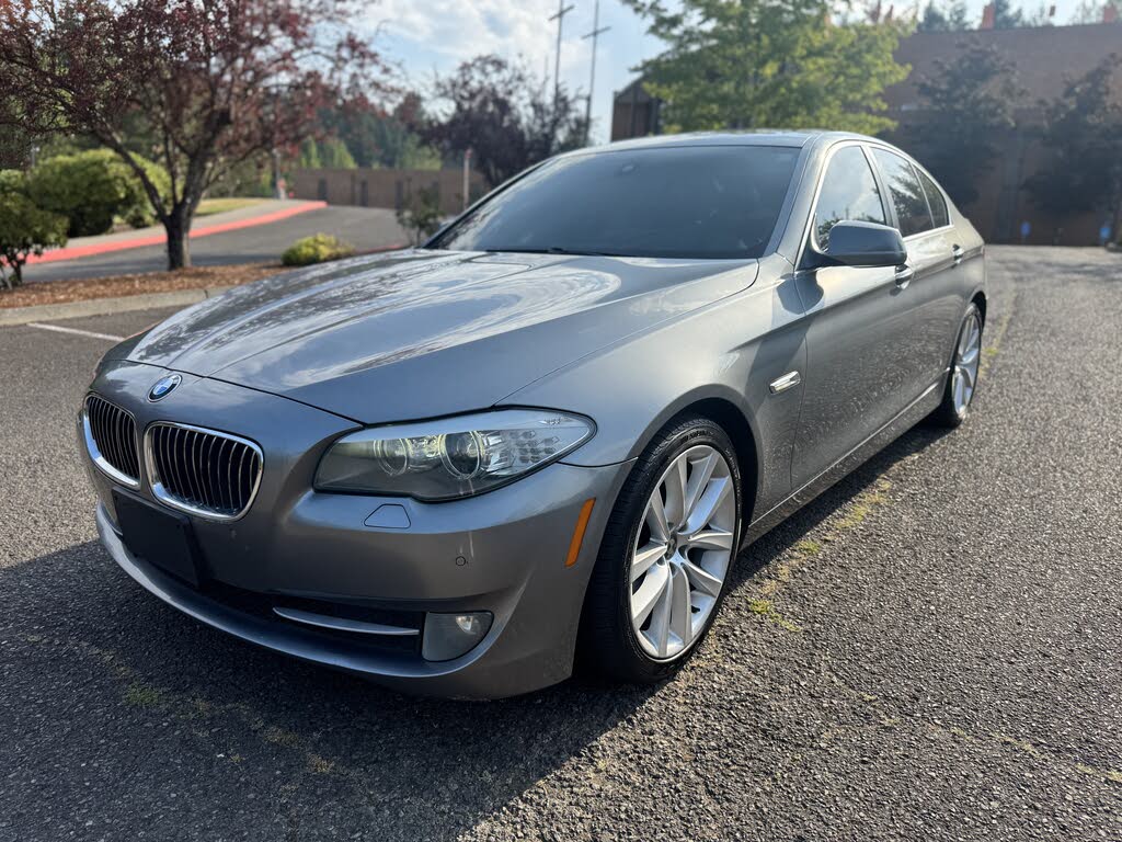 2011 BMW 5 Series 528i Sedan RWD