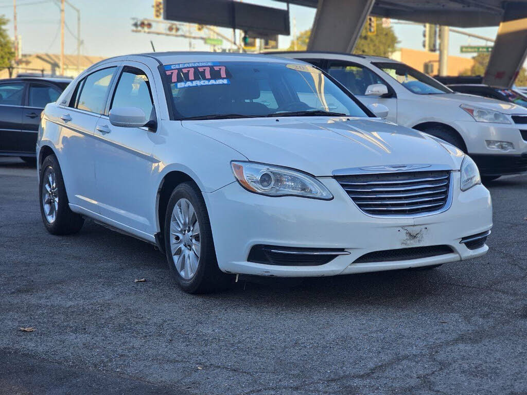 2013 Chrysler 200 LX Sedan FWD