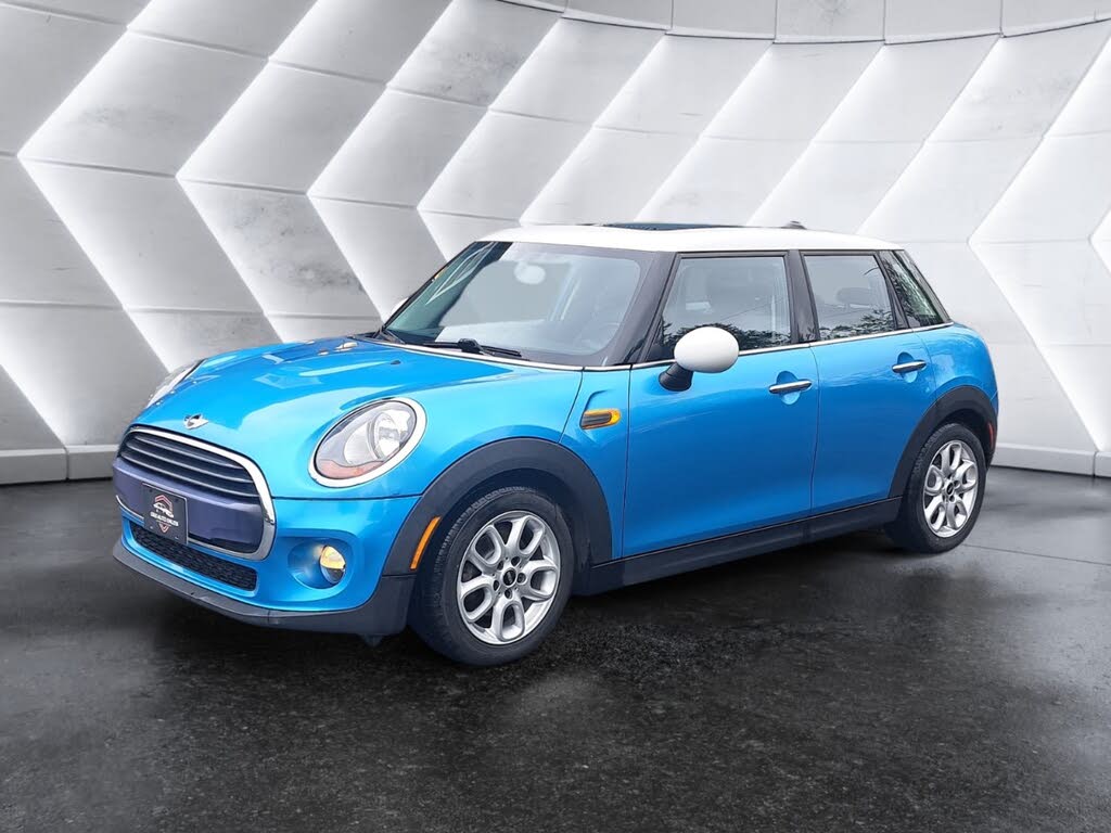 2017 MINI Cooper 4-Door Hatchback FWD