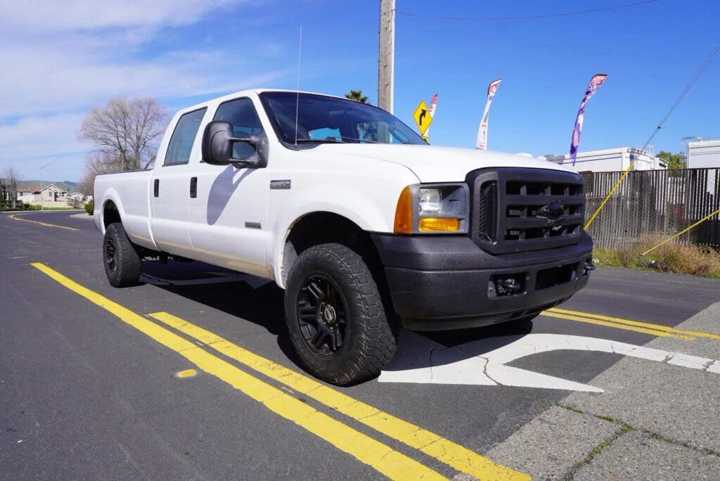 2005 Ford F-350 Super Duty XL Crew Cab SB 4WD