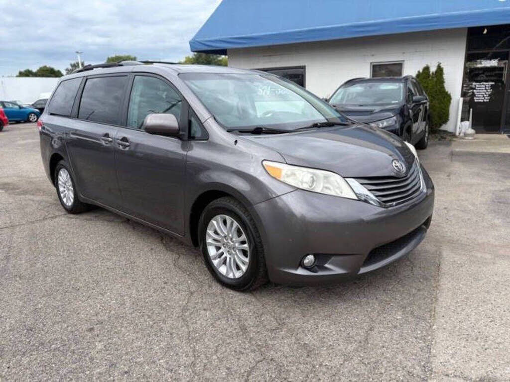 2013 Toyota Sienna XLE 8-Passenger