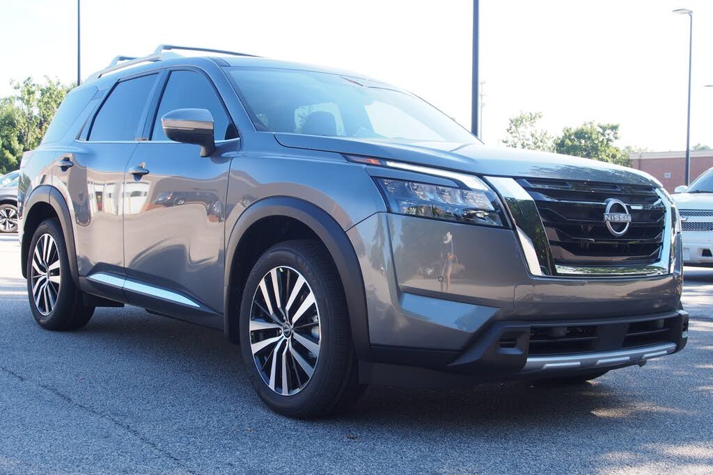 2025 Nissan Pathfinder Platinum FWD