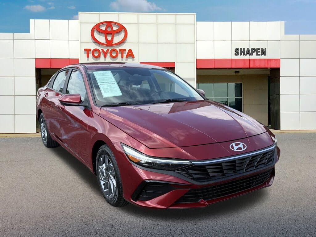 2024 Hyundai Elantra SEL FWD