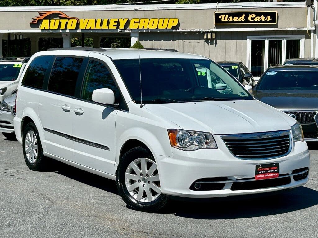 2016 Chrysler Town & Country Touring FWD