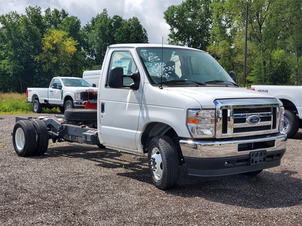 2024 Ford E-Series Chassis E-350 SD Cutaway SB RWD