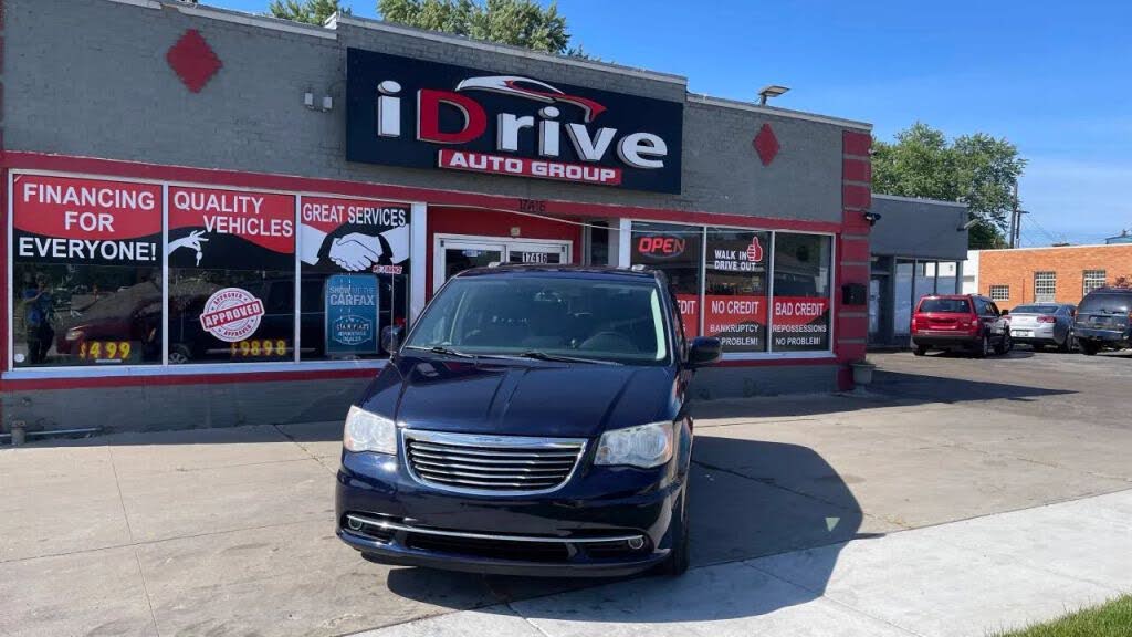 2014 Chrysler Town & Country Touring FWD