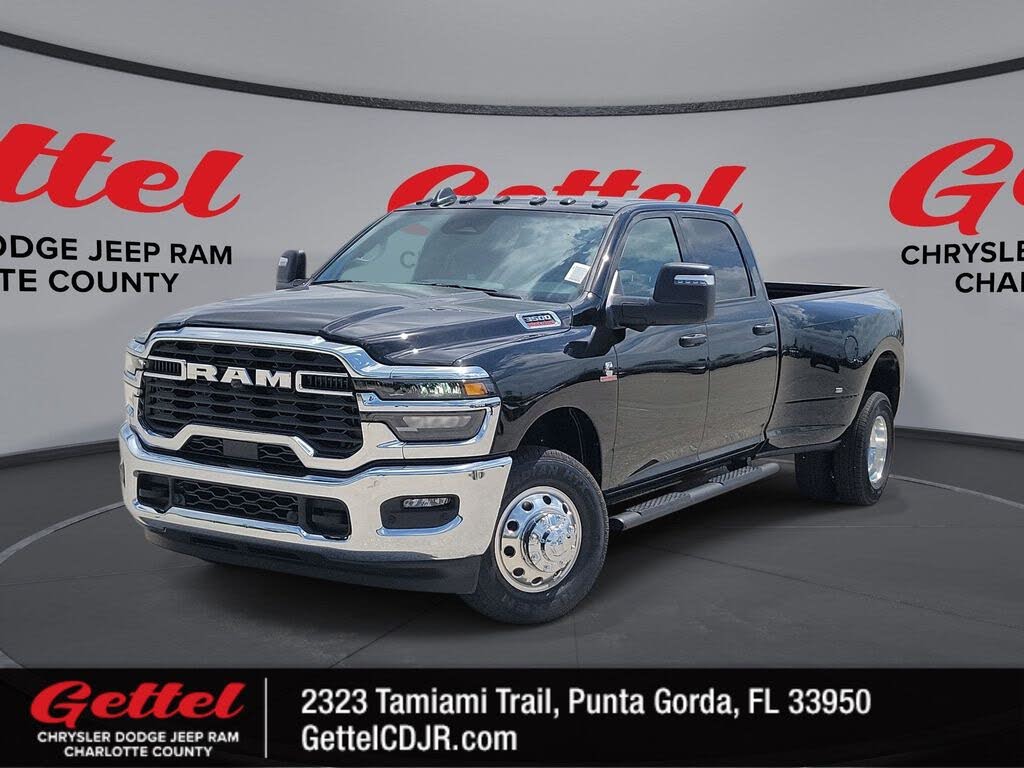 2025 RAM 3500 Tradesman Crew Cab LB DRW RWD