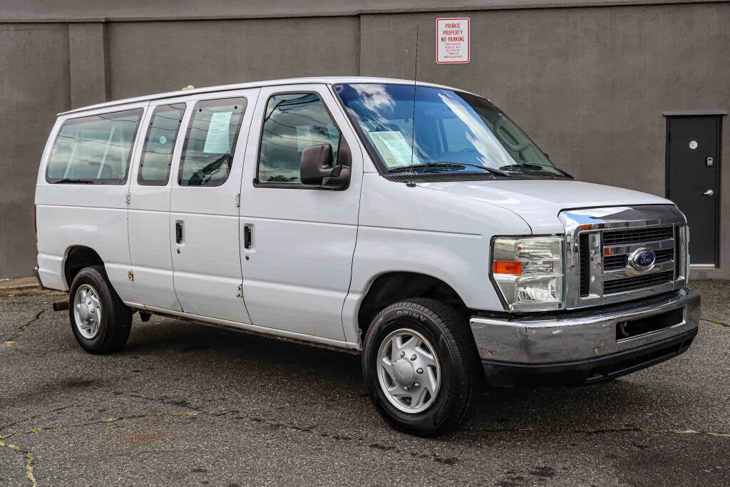 2013 Ford E-Series E-350 XLT Super Duty Passenger Van