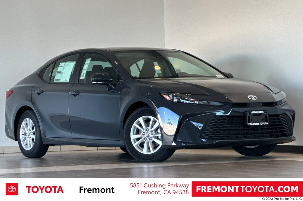 2025 Toyota Camry LE FWD