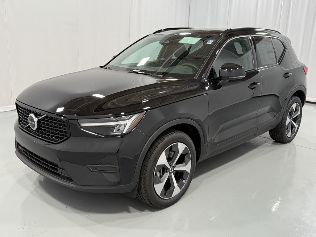 2026 Volvo XC40 B5 Core AWD