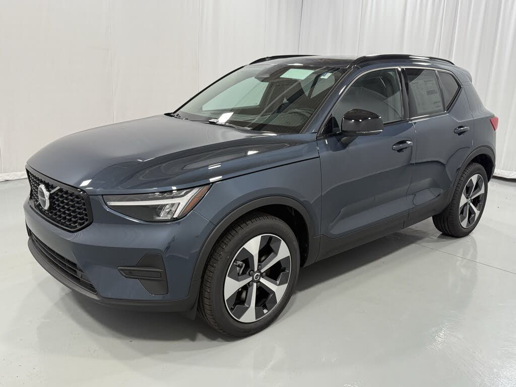2026 Volvo XC40 B5 Core AWD