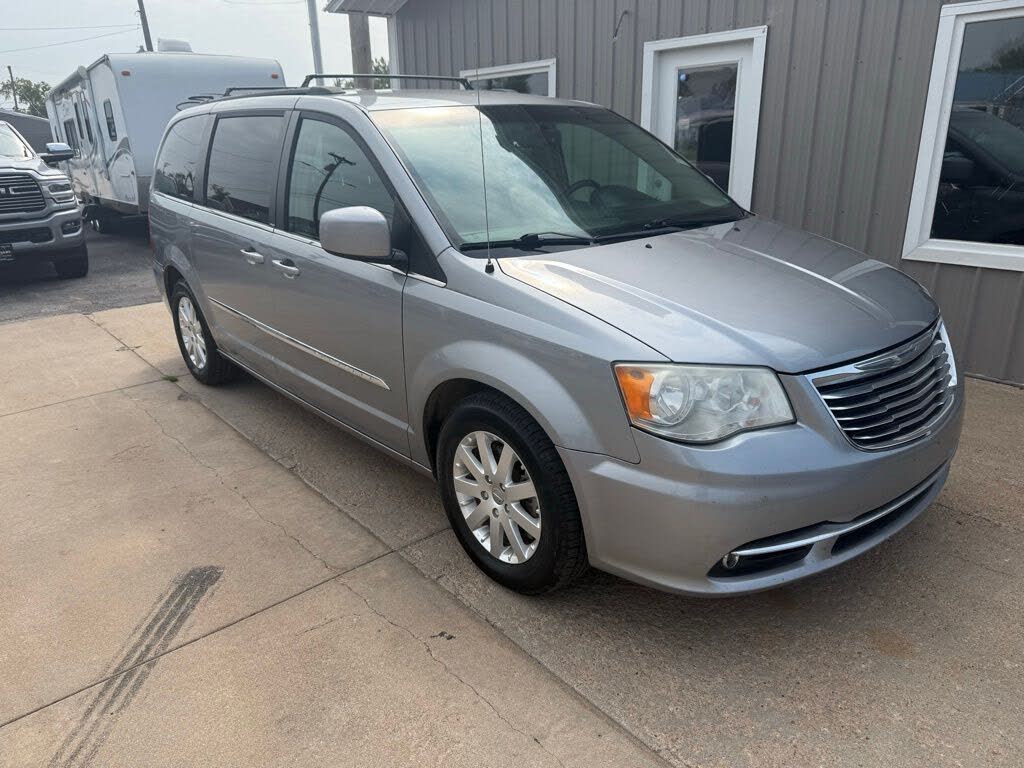 2014 Chrysler Town & Country Touring FWD