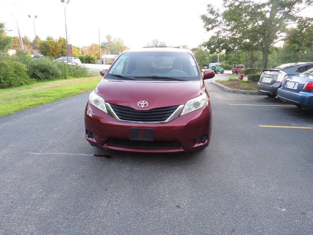 2013 Toyota Sienna LE 7-Passenger