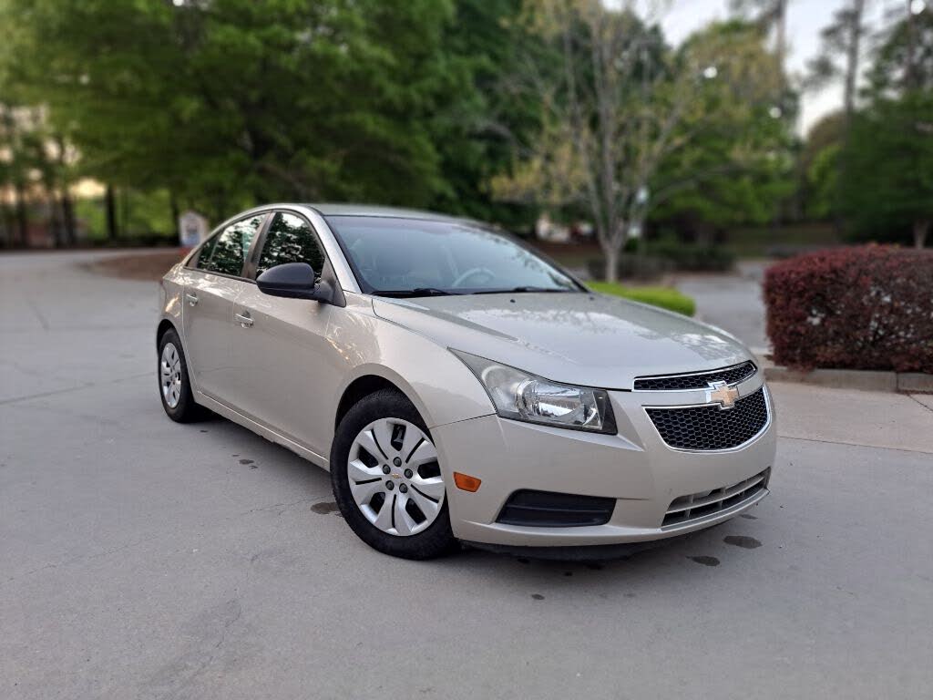 2013 Chevrolet Cruze LS Sedan FWD