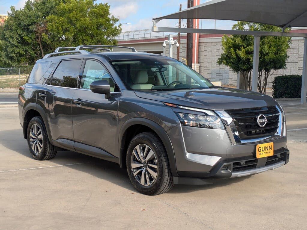 2025 Nissan Pathfinder SL 4WD