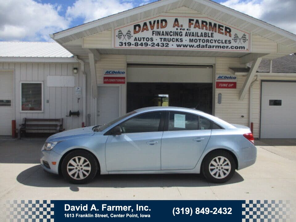 2011 Chevrolet Cruze LS Sedan FWD