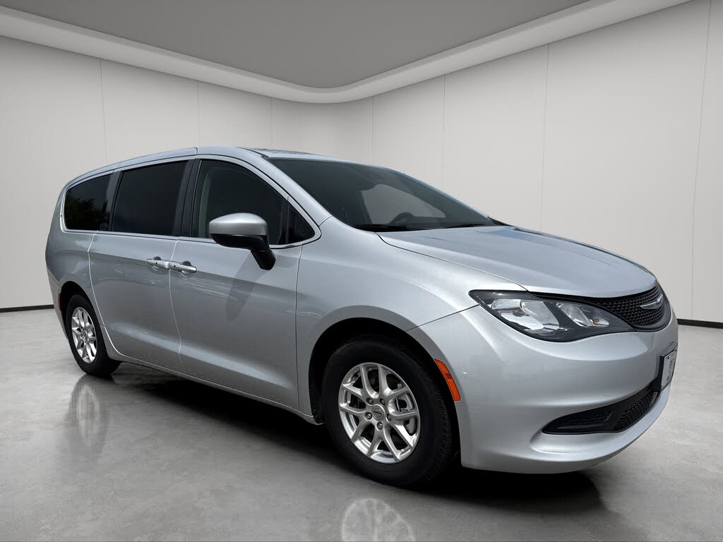 2023 Chrysler Voyager LX FWD