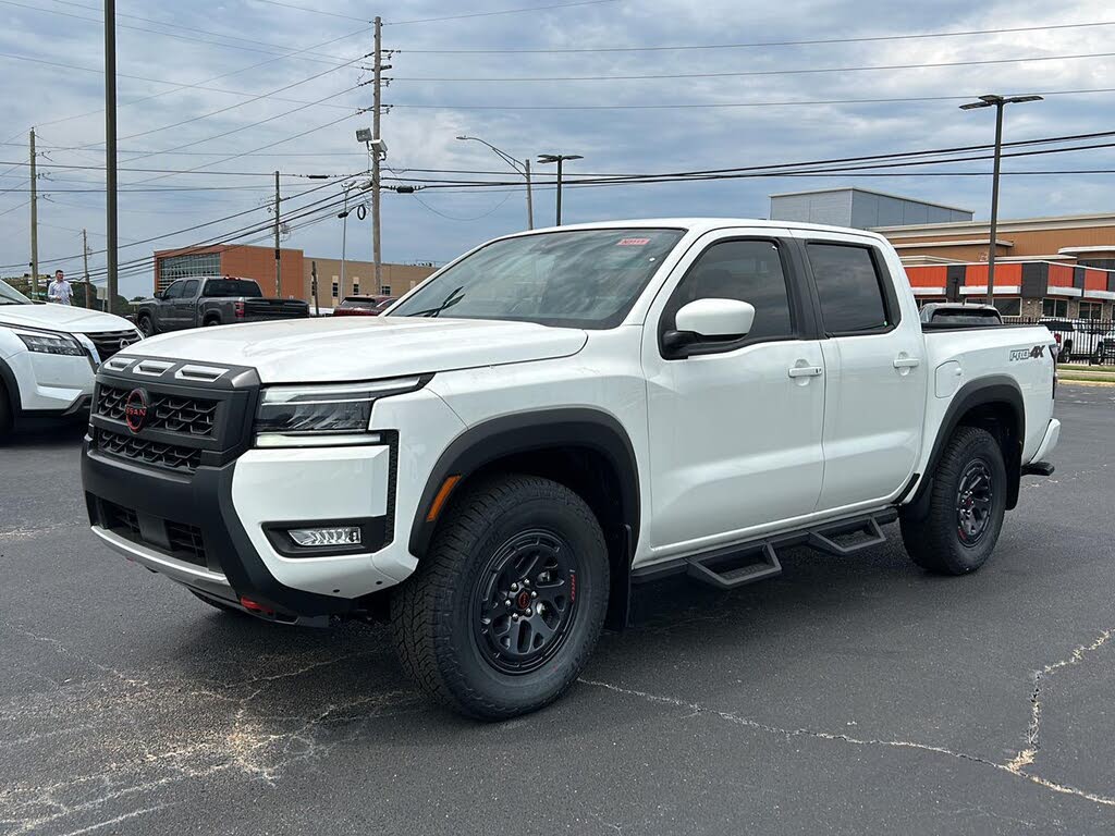 2025 Nissan Frontier PRO-4X Crew Cab 4WD
